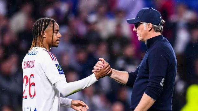 九游体育-21岁巴尔科拉成为巴黎新宠，姆巴佩也给他让路？