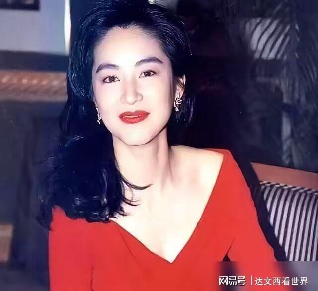九游体育官网-林青霞亲口爆料:当年我全裸给他看,他却吓得扭头就跑!