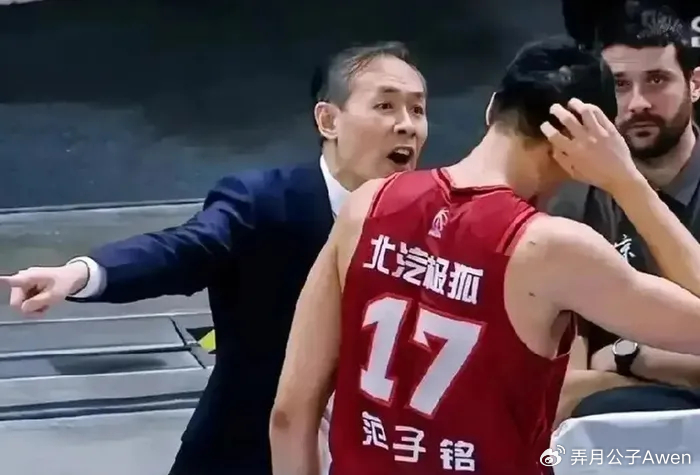 九游体育登录入口-连续7场被弃用!拿600万带薪看球,球迷:中国最成功的打工人|范子铭|许利民|北京队|北京|浙江队_新浪体育_新浪新闻