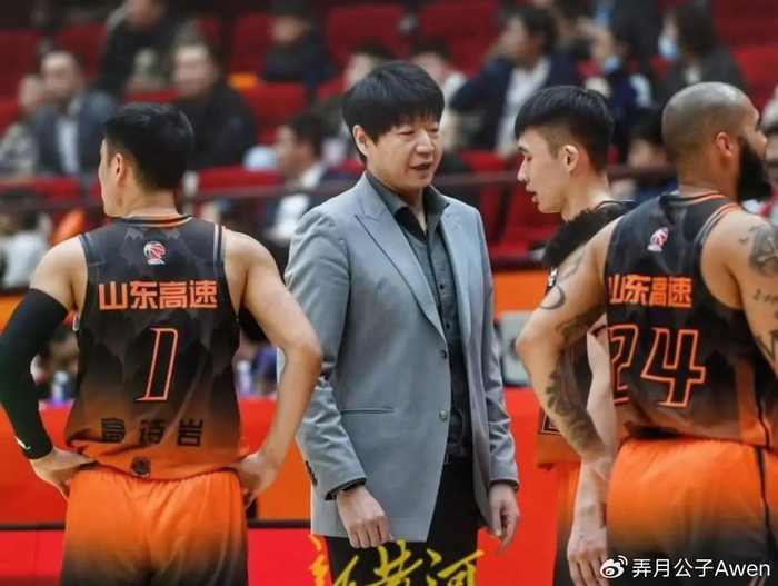 九游体育官网-惨败23分!主帅一句话让球队心散了?鲁蜜:学学杨鸣,大家都体面|邱彪|山东队|浙江队|新疆男篮|浙江_新浪体育_新浪新闻